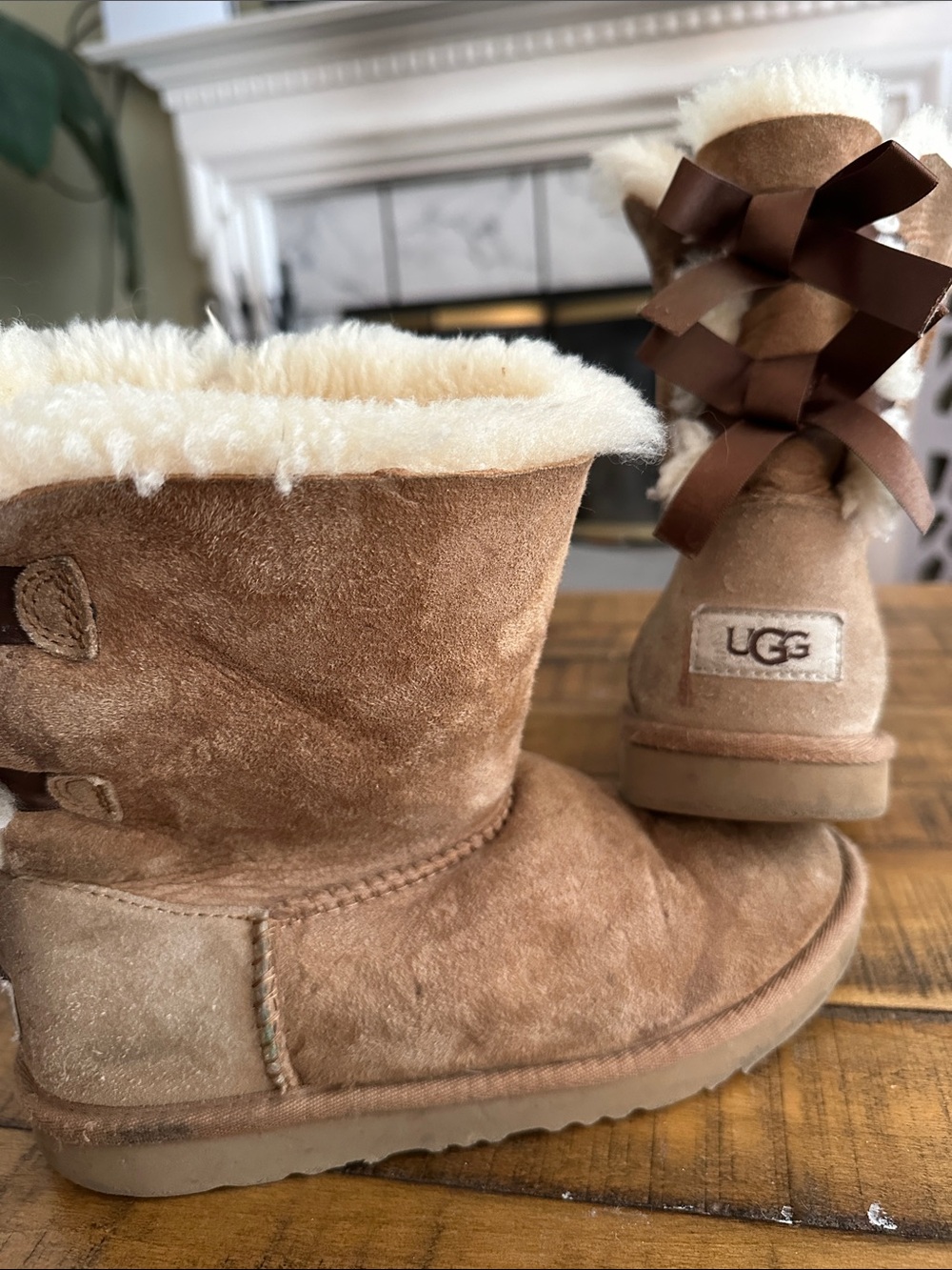 UGG Kids Chestnut Suede Shearling Boots with Back Bows size 3